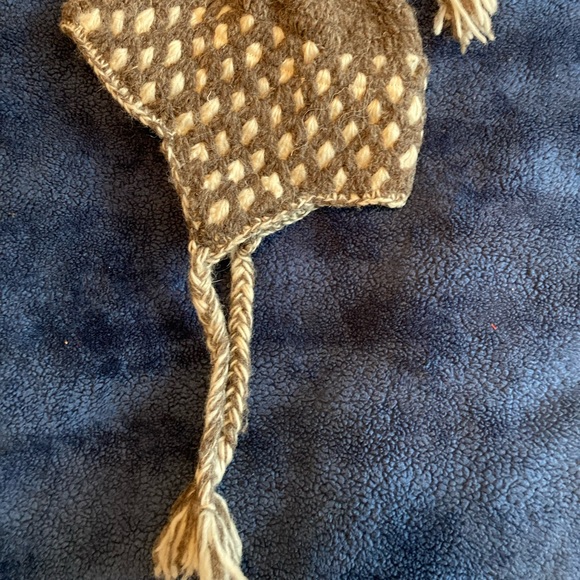 Winter hat - Picture 2 of 2